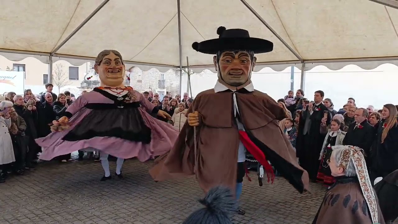 Baile de los Gigantillos en el barrio de Gamonal Burgos por las fiestas de las Candelas 2025