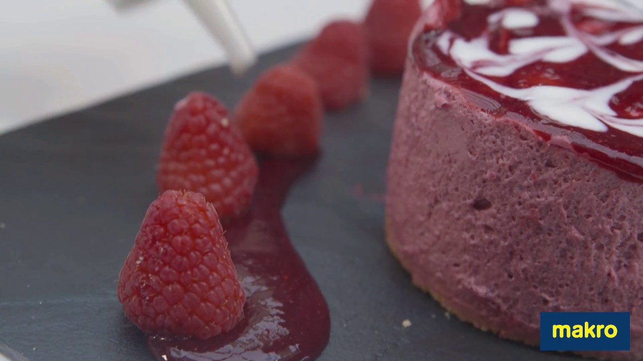 Patisserie: bosvruchten bavarois taartje