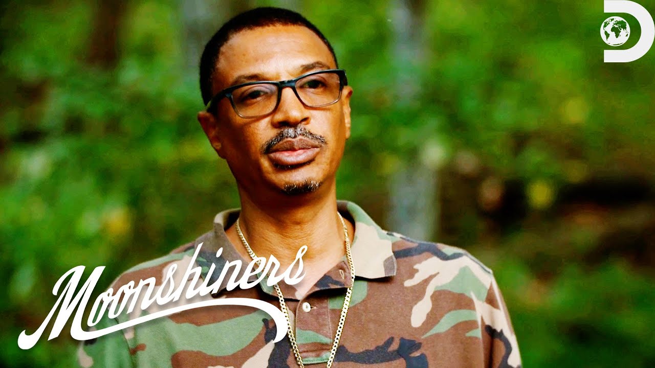 Richard's Innovative Cantaloupe Moonshine Recipe | Moonshiners | Discovery
