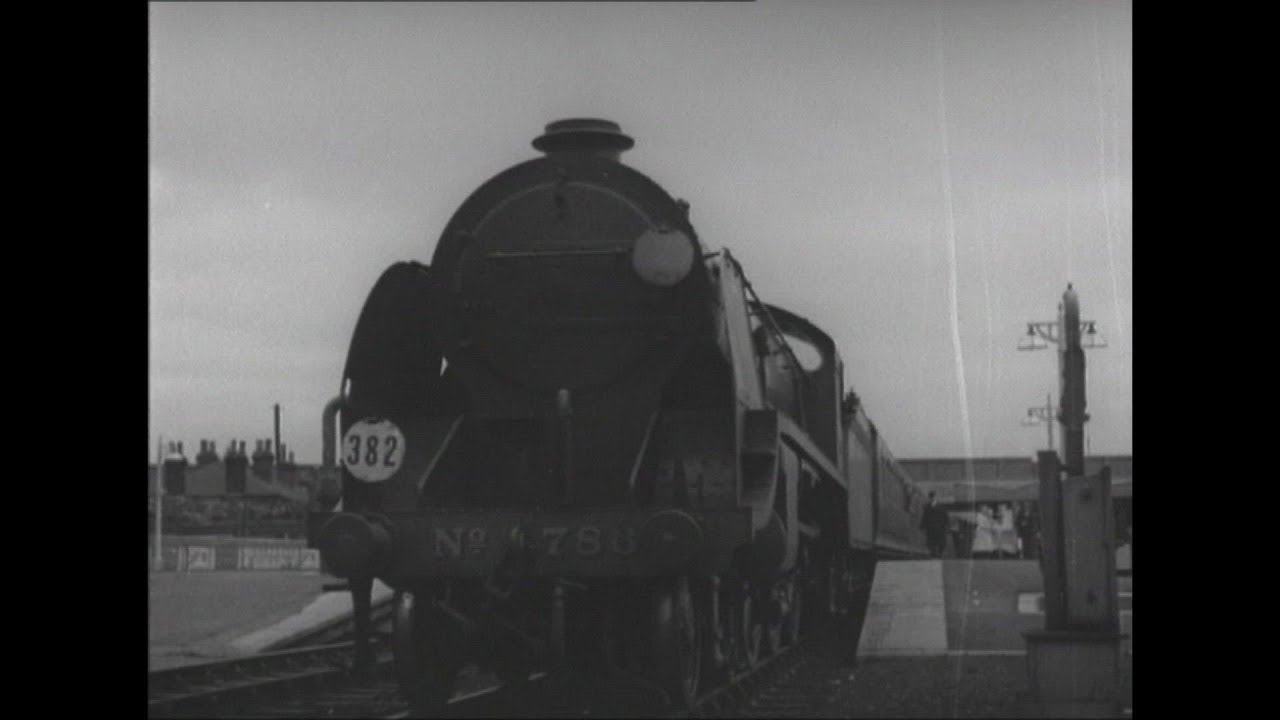 STEAM TRAINS - 1940's -  B/W
