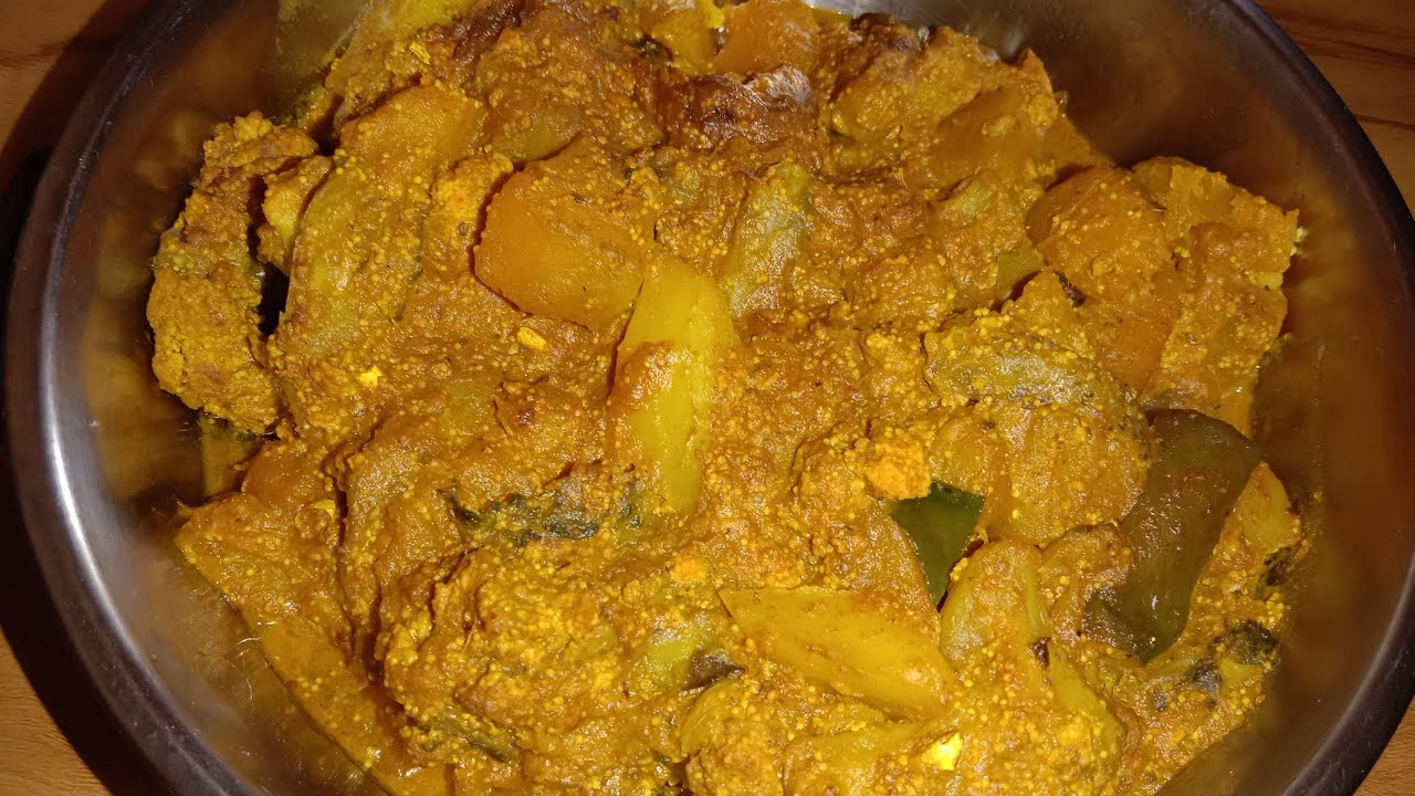 কুমড়ো উচ্ছে আর বেগুন দিয়ে মাছের ডিম এর চচ্চড়ি।