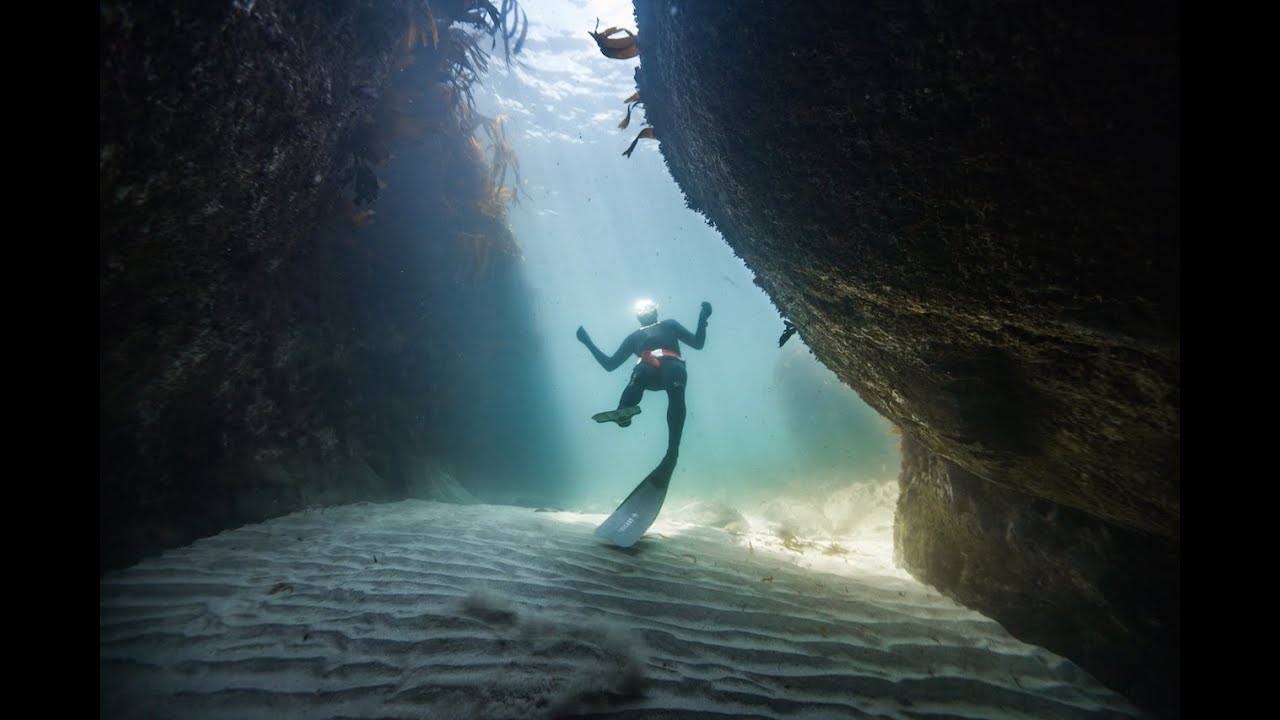 Freediving the gullies of Kynance, Cornwall