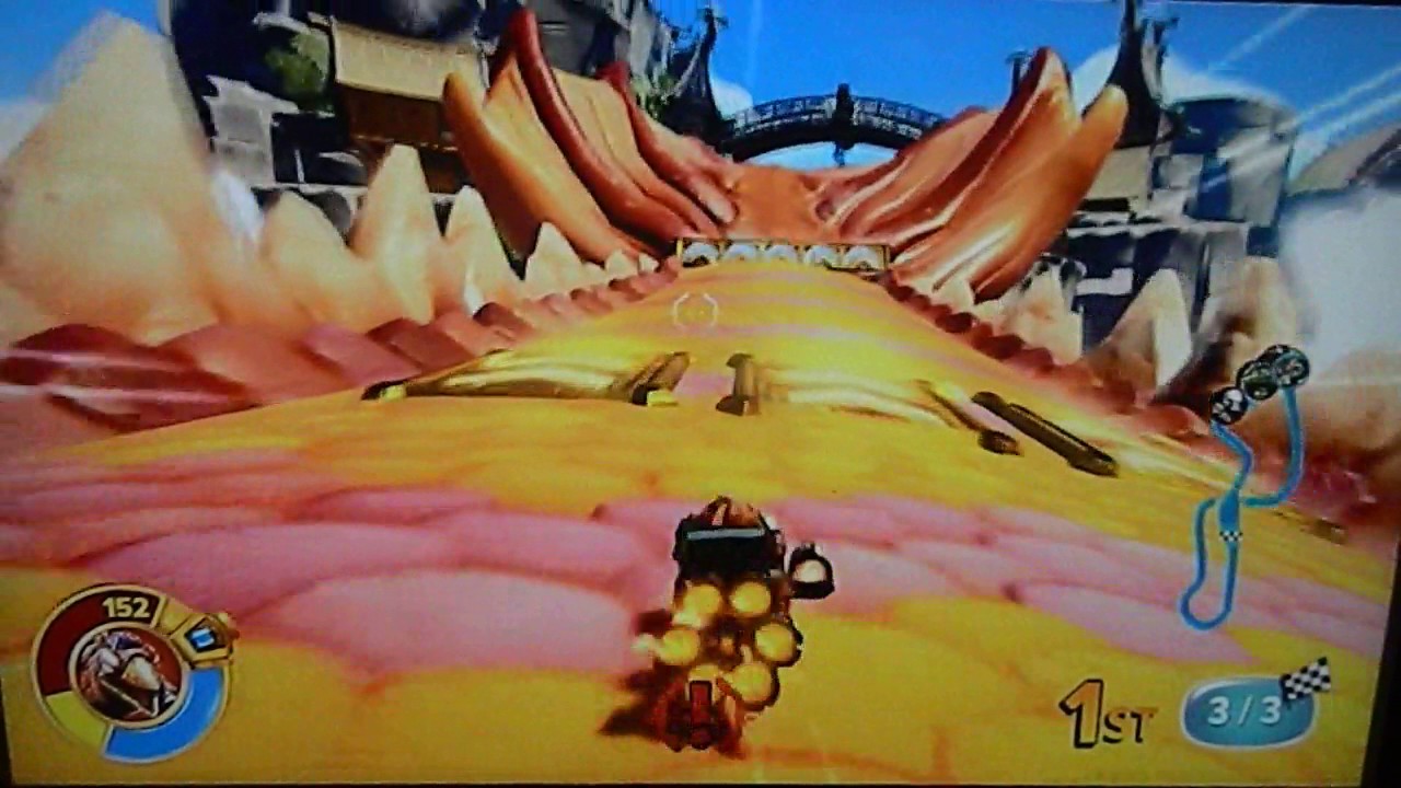 Skylanders Imaginators - Land Raceway Supervillain Cup with Tae Kwon Crow