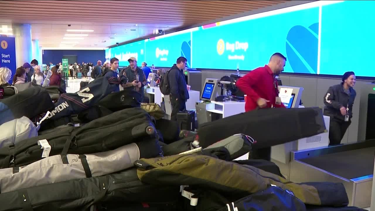 Baggage system breakdown causes delays, long lines to check bags at DIA Sunday