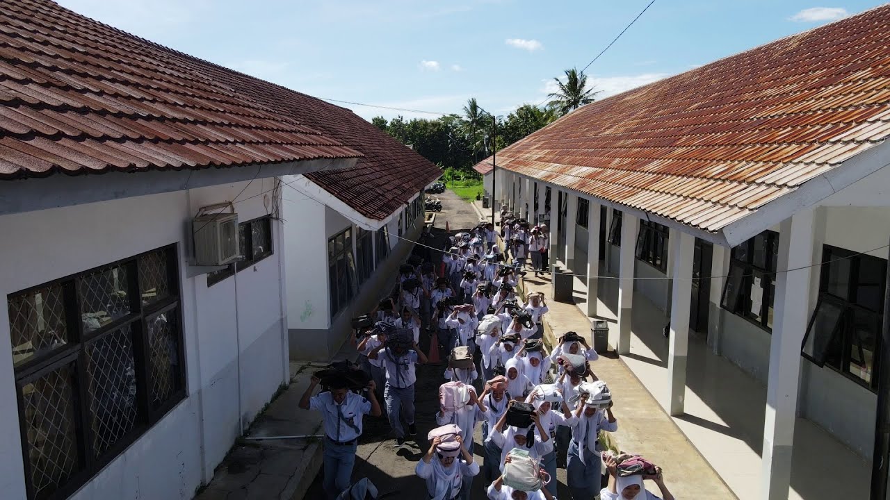 Simulasi Bencana Gempa Bumi Di SMKN 5 Kuningan