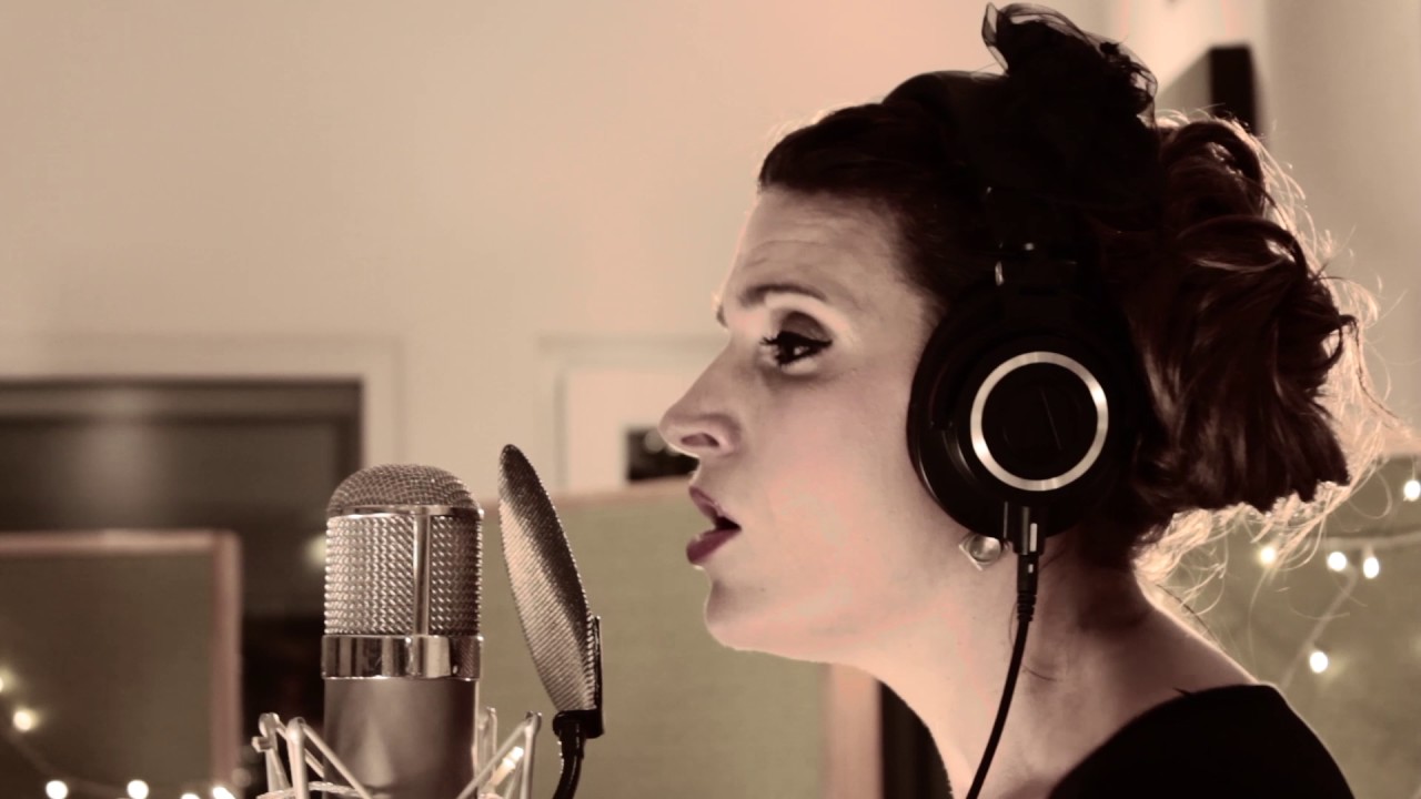 Tinta roja: Música: Sebastián Piana- Letra: Cátulo Castillo)- Coni Müller + Pepe Luna.