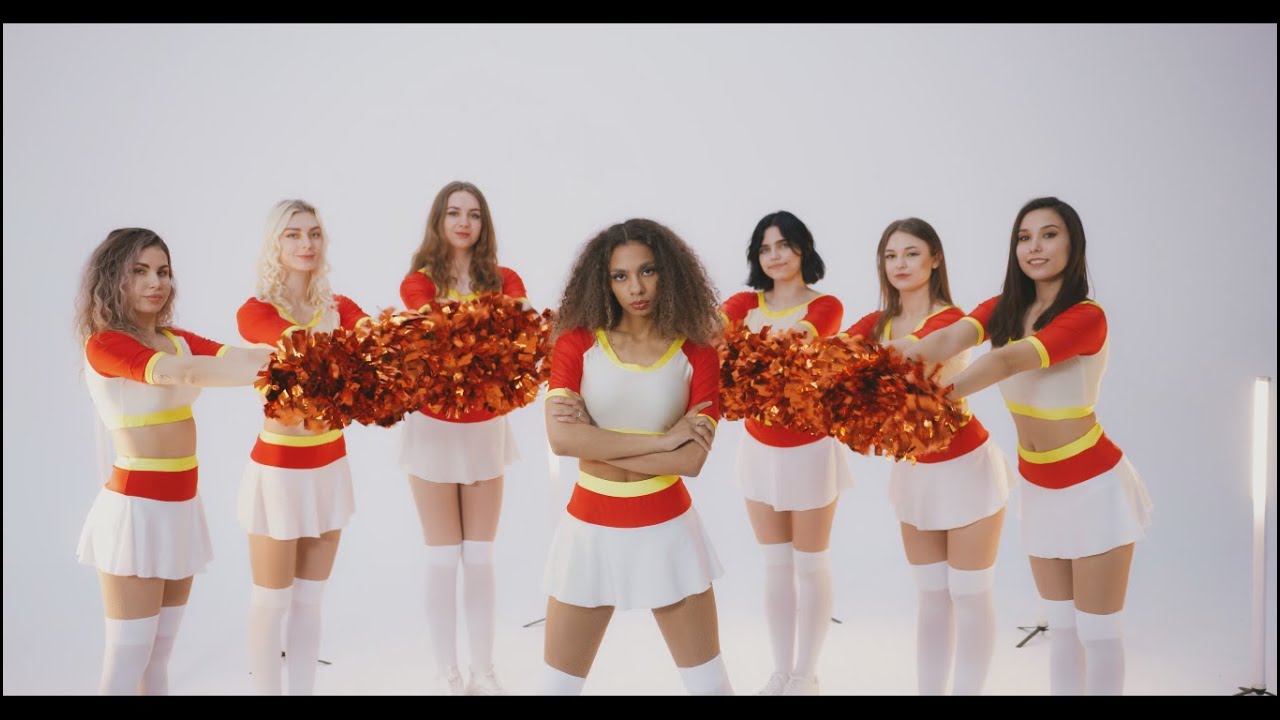 War of the Roses:   New York Jets Cheerleader