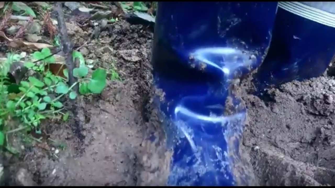 長靴　泥　blue rubber boots