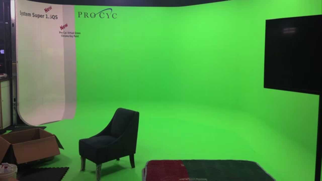 Building the Green Screen Wall at the Pro Cyc booth NAB 2014