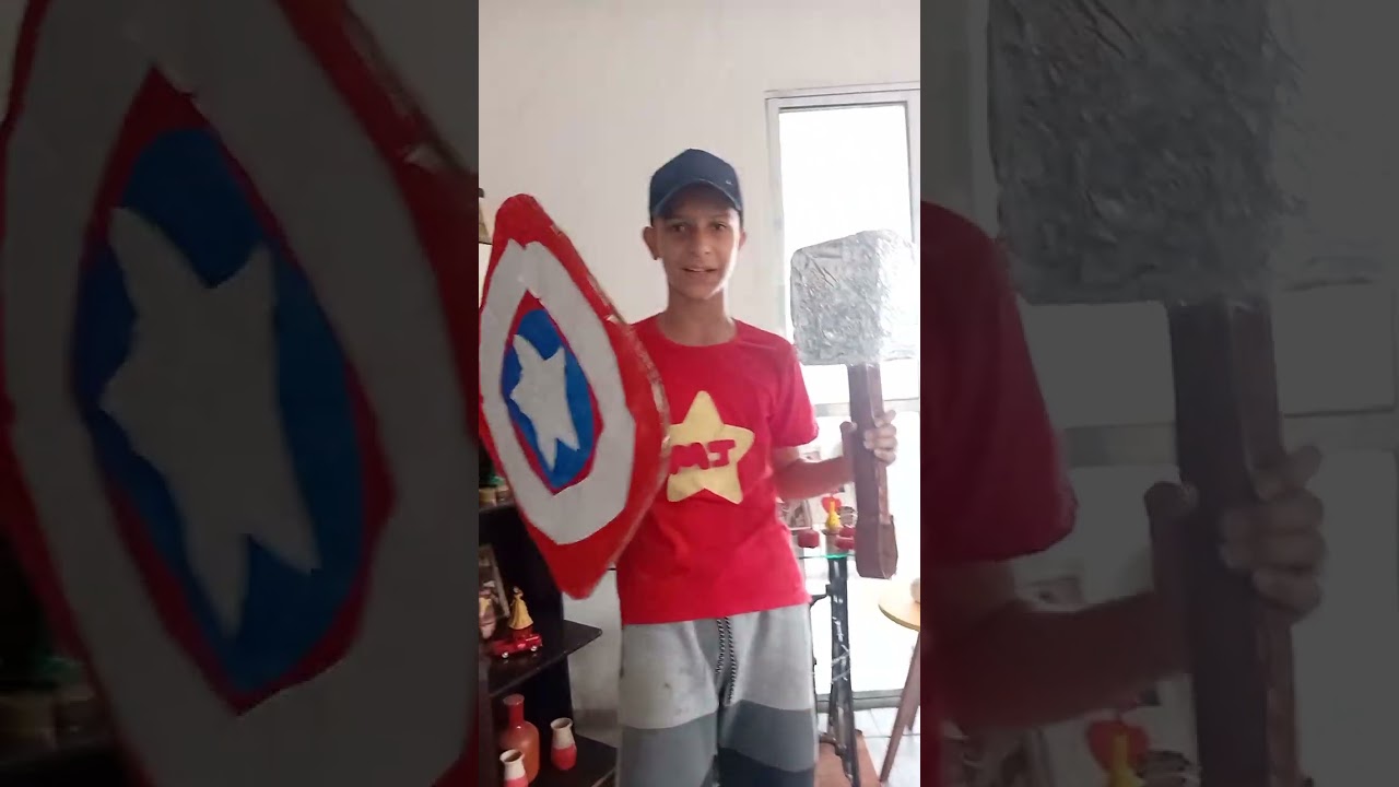 Fiz o martelo do Thor de papelão!