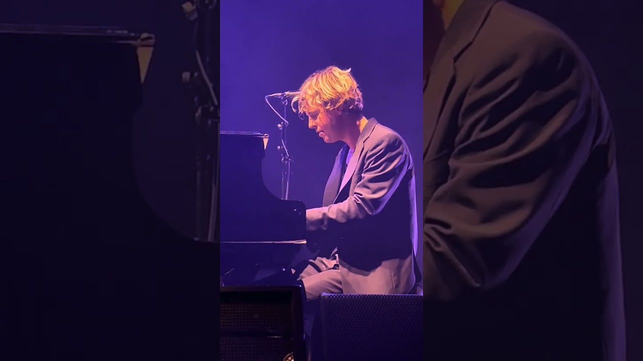 Somebody Else + Smiling All The Way Back Home - Tom Odell - The Wiltern, Los Angeles. Oct. 23, 2023.