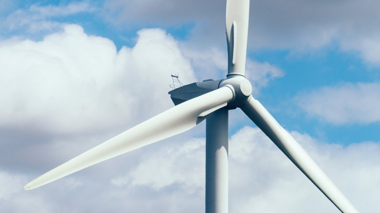 Wind turbines only work '37 per cent' of the time: Former ANSTO CEO
