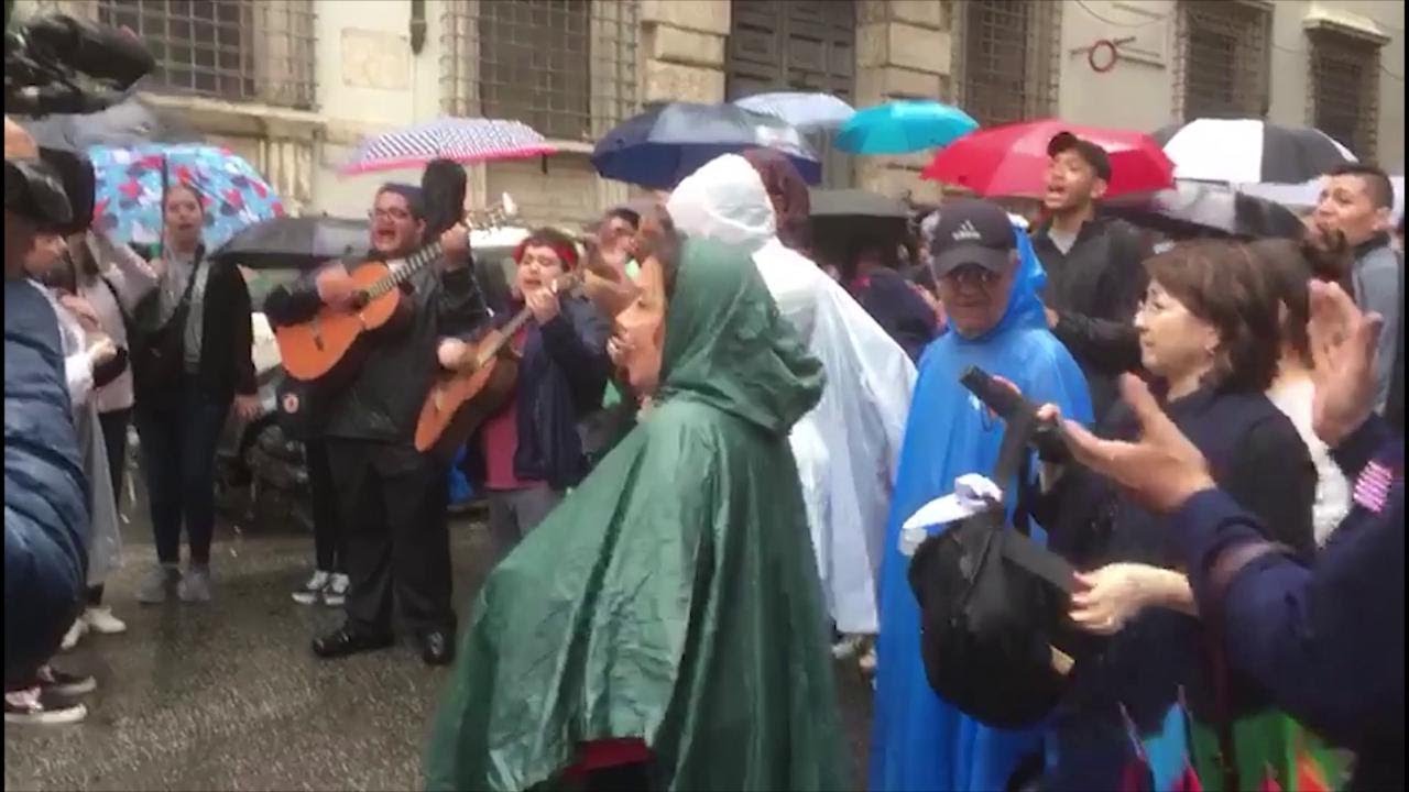 Pd, al Nazareno i neocatecumenali cantano 