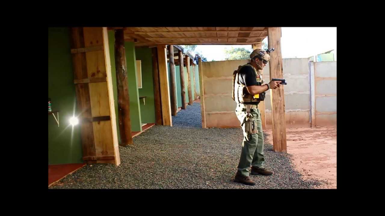 Pane de N&eacute;ga em Pistola - Sandro - Propoint