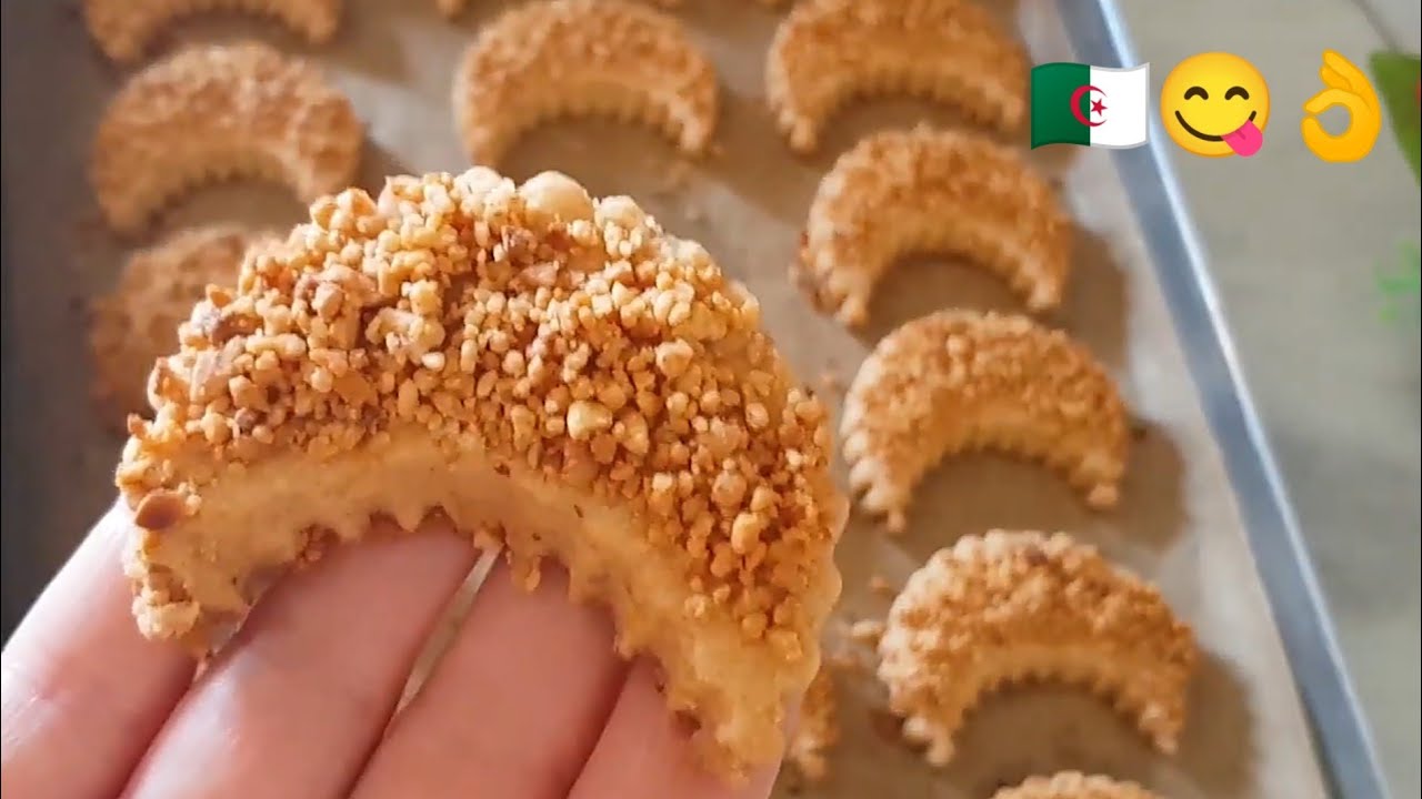 غريبية الكاوكاو بالفرينة المحمصة👌🎊 وصفة حلوى سهلة و سريعة و بزاف بنينة و تذوب ذوبان في الفم😋Ghribiya