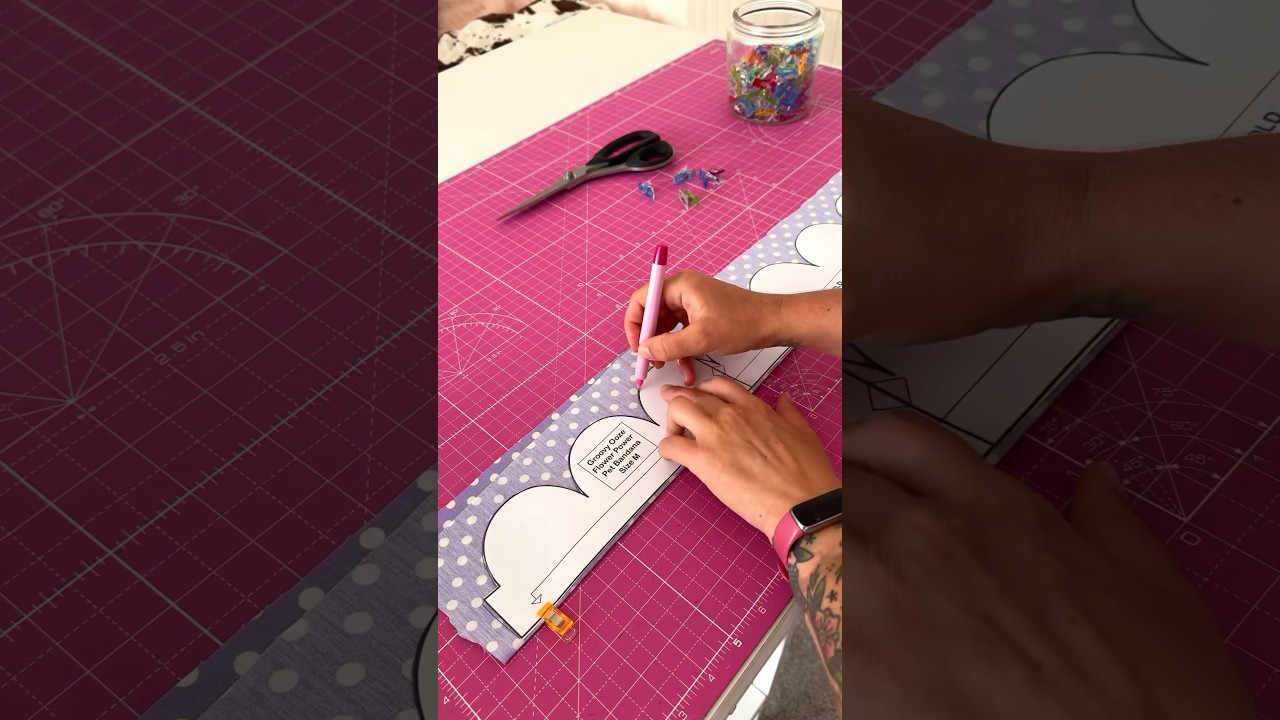 Sewing a Flower Power pet bandana 🐶😻 #dogbandana #sewingproject
