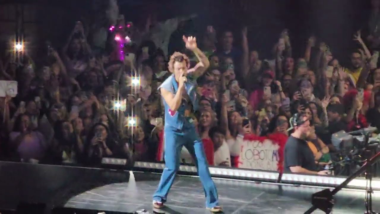Satellite - Harry Styles @ Moody in Austin on October 3, 2022