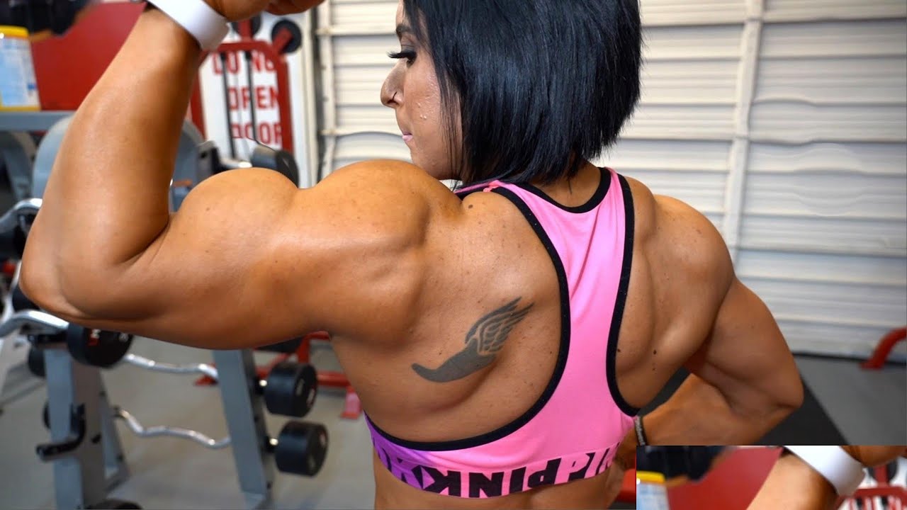 Look How a Female bodybuilder Posing !❤ Tall Woman Taylor Smuck
