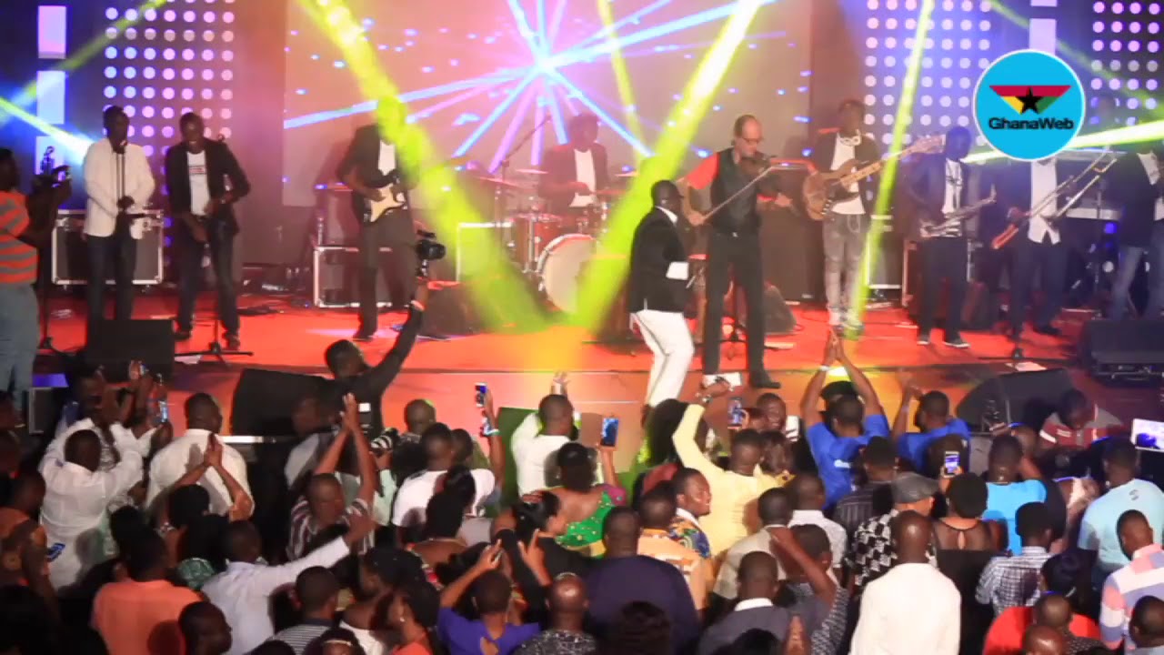 Amakye Dede performs ‘Odo Da Daabi’ at African Legends Night