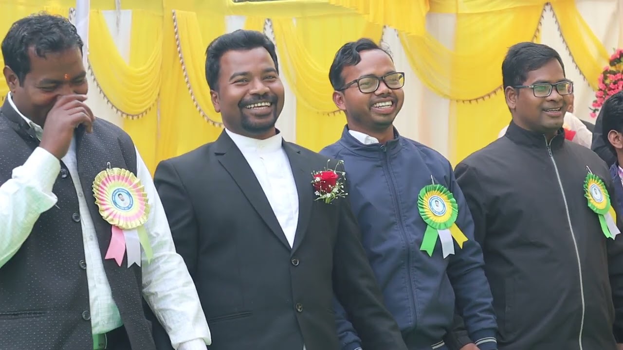 नए फादर Pramod Kujur का अपने घर में भव्य स्वागत:Grand Welcome by Priests of Ranchi Archdiocese