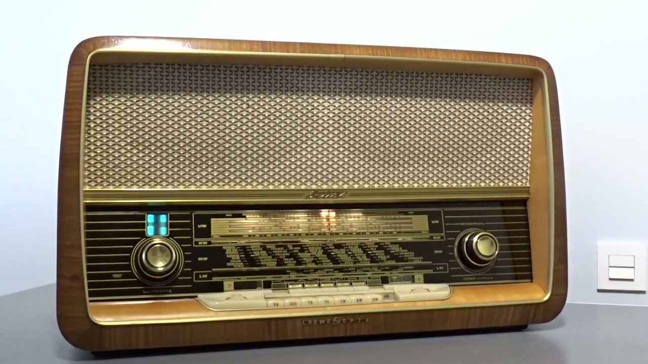 LOEWE HELLAS 2841W for sale with one year warranty, visit our shop: http://antique-radioshop.com