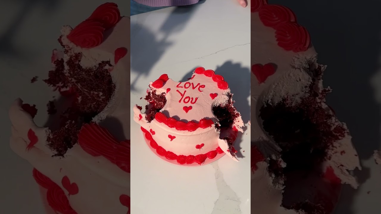 Galentines Goals 💕🎂 ft. Our limited edition Vintage Valentines Cake!