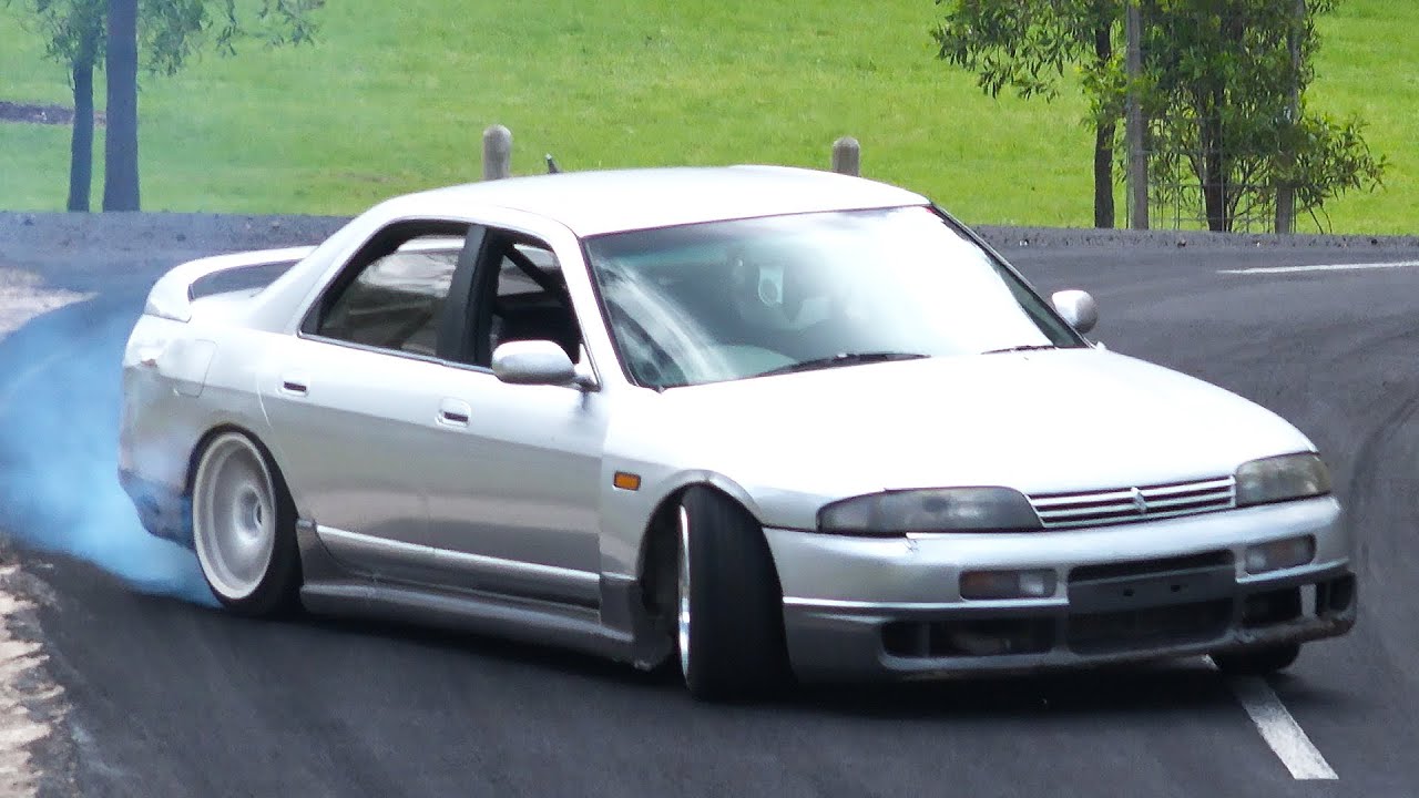 Clean(from certain angles) 4 door R33 // Pure Sound