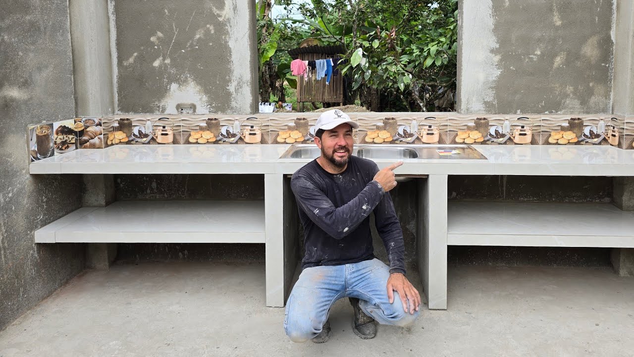 REVESTIMIENTO CON PORCELANATO CORTE 45 A UN MESON DE COCINA.