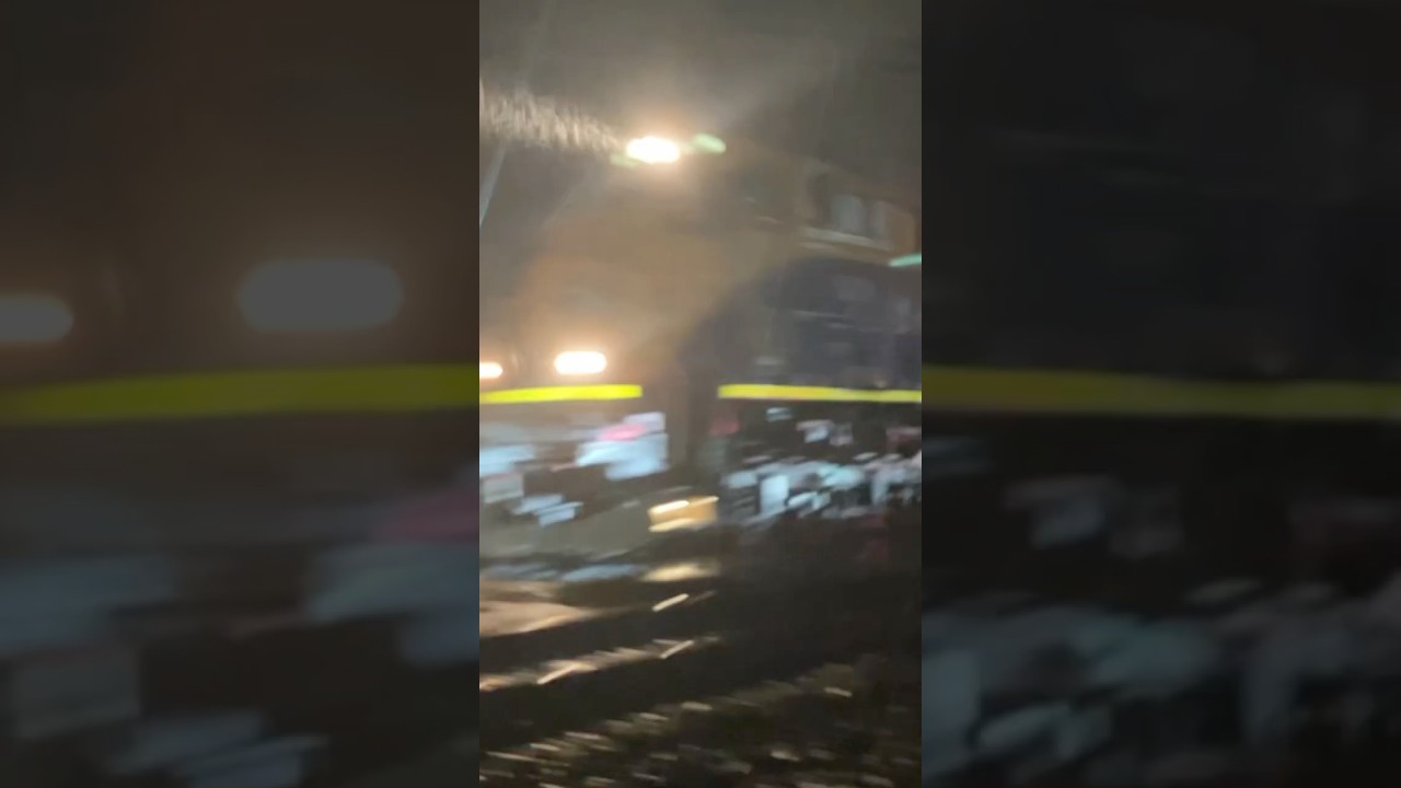 NS #1071 CNJ Heritage Unit SD70ACE Leads NS 269 in Inman Avenue Edison, NJ #shorts #fyp