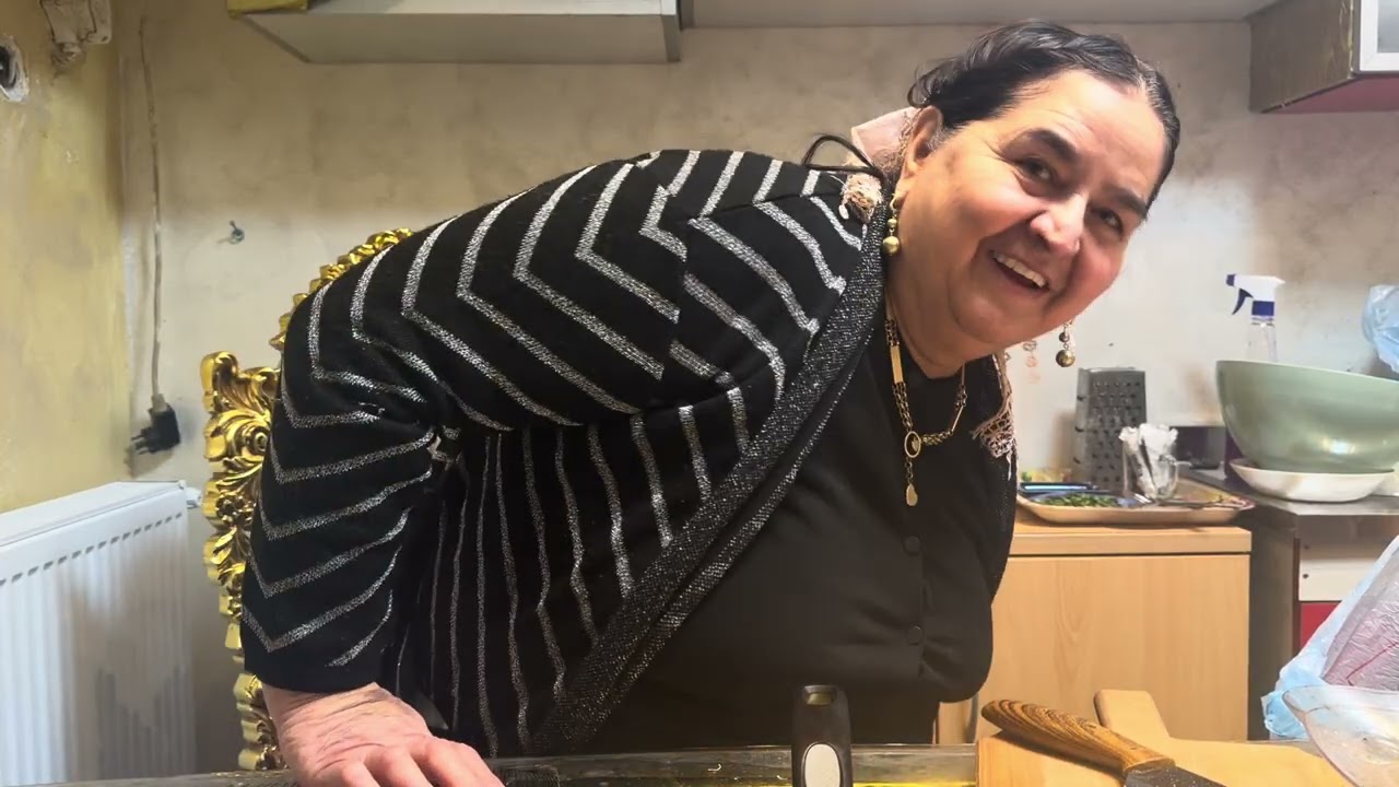 Leo de la Strehaia dimineață la micul jun cu Patroana la un Redbul Roșu ! 