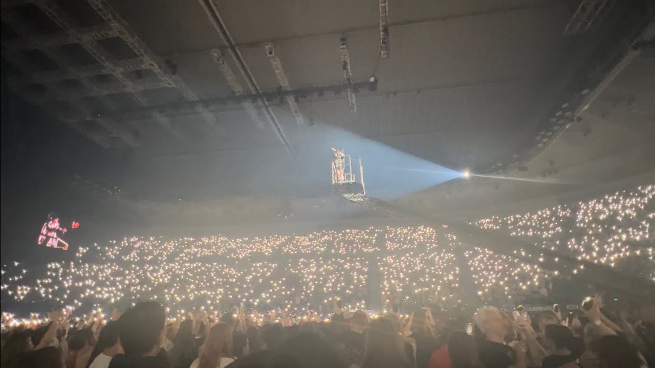 Billie Eilish - Overheated, Bellyache, Ocean Eyes, Bored on the crane, live in Melbourne Sep 2022