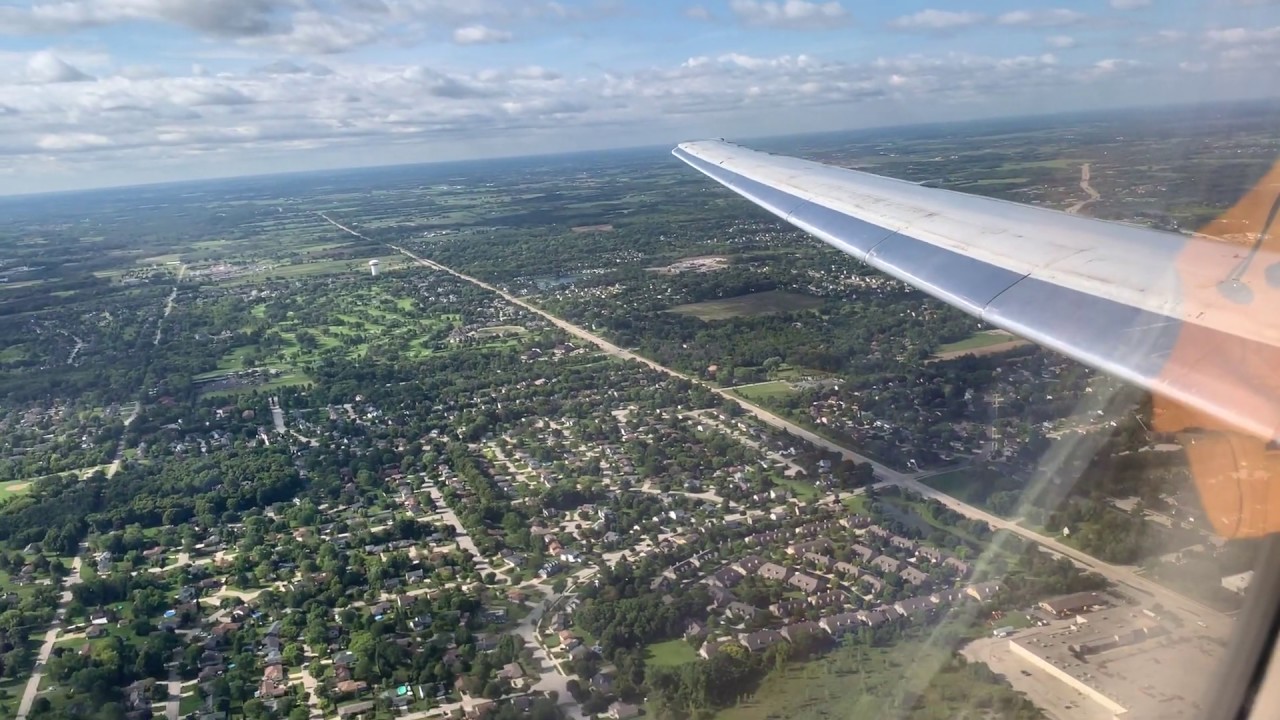 Landing at Milwaukee (MKE) airport onboard American Airlines McDonnell Douglas MD-80