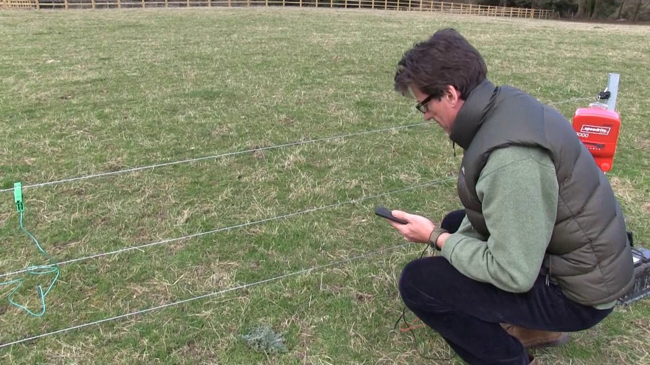 How to use a Voltmeter | Electric Fencing | Rappa