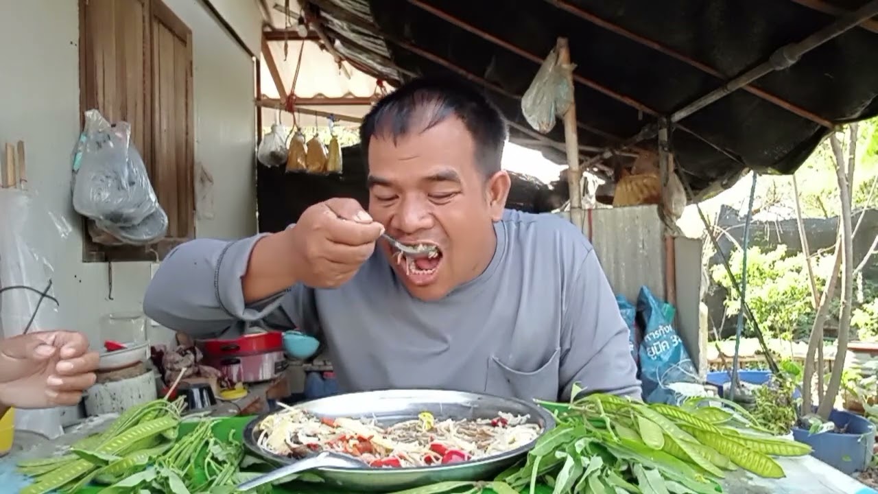 เมนูแก้ง่วง ตำป่าแซ่บๆ