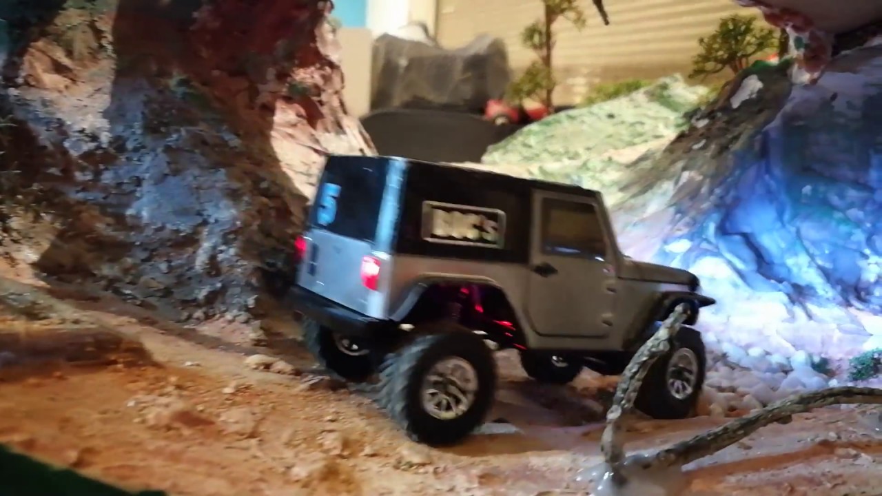 Orlandoo Hunter 1/35 scale Jeeps test drive @ Fabulousrc Diorama crawler track