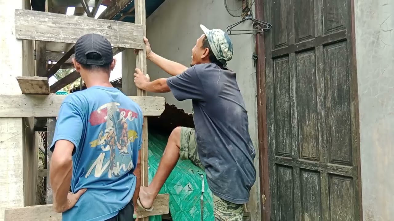Ketika tukang serbaguna jadi helper tukang plester dinding batako ini lah yang terjadi