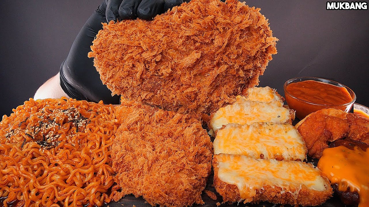 острая лапша и котлета из свинины Pork Cutlet & Fire noodles Fried Shrimp EATING ASMR MUKBANG