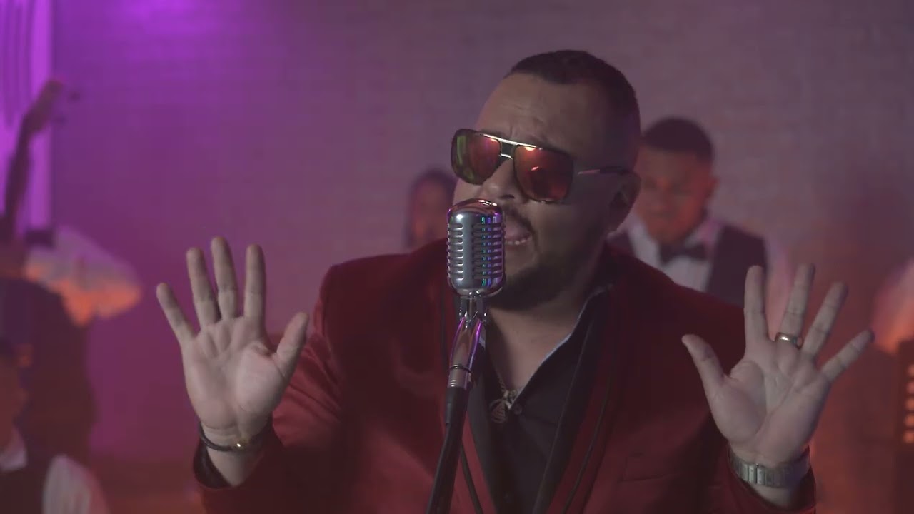 NO ES POR QUE TE QUIERO . compocitor : José Armando Estévez intepretado por Richie y Su Superior