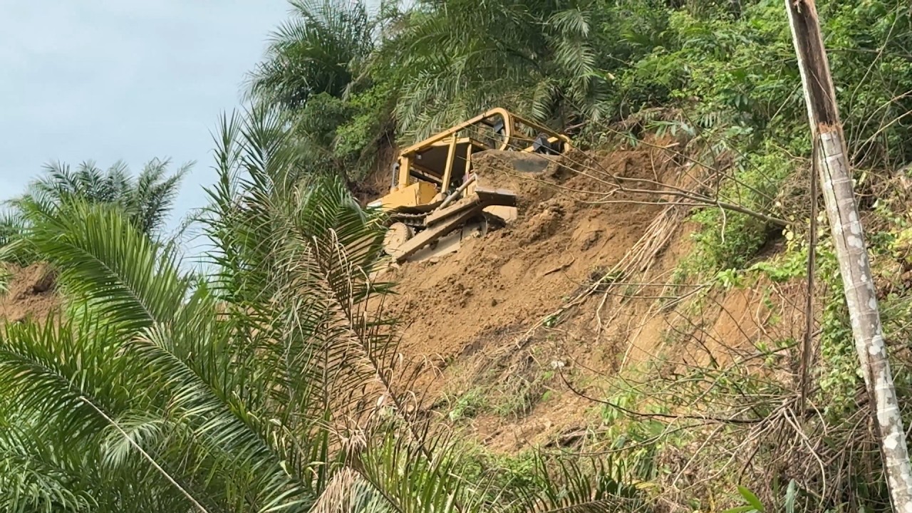 Repairing Landslide Roads in Landslide-Prone Areas with a D6R XL Bulldozer