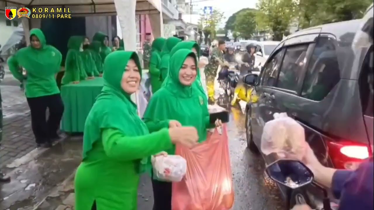 Koramil 0809/11 Pare Bagikan Takjil Kepada Masyarakat, berbagi Berkah dibulan Suci Ramadhan 1447 H