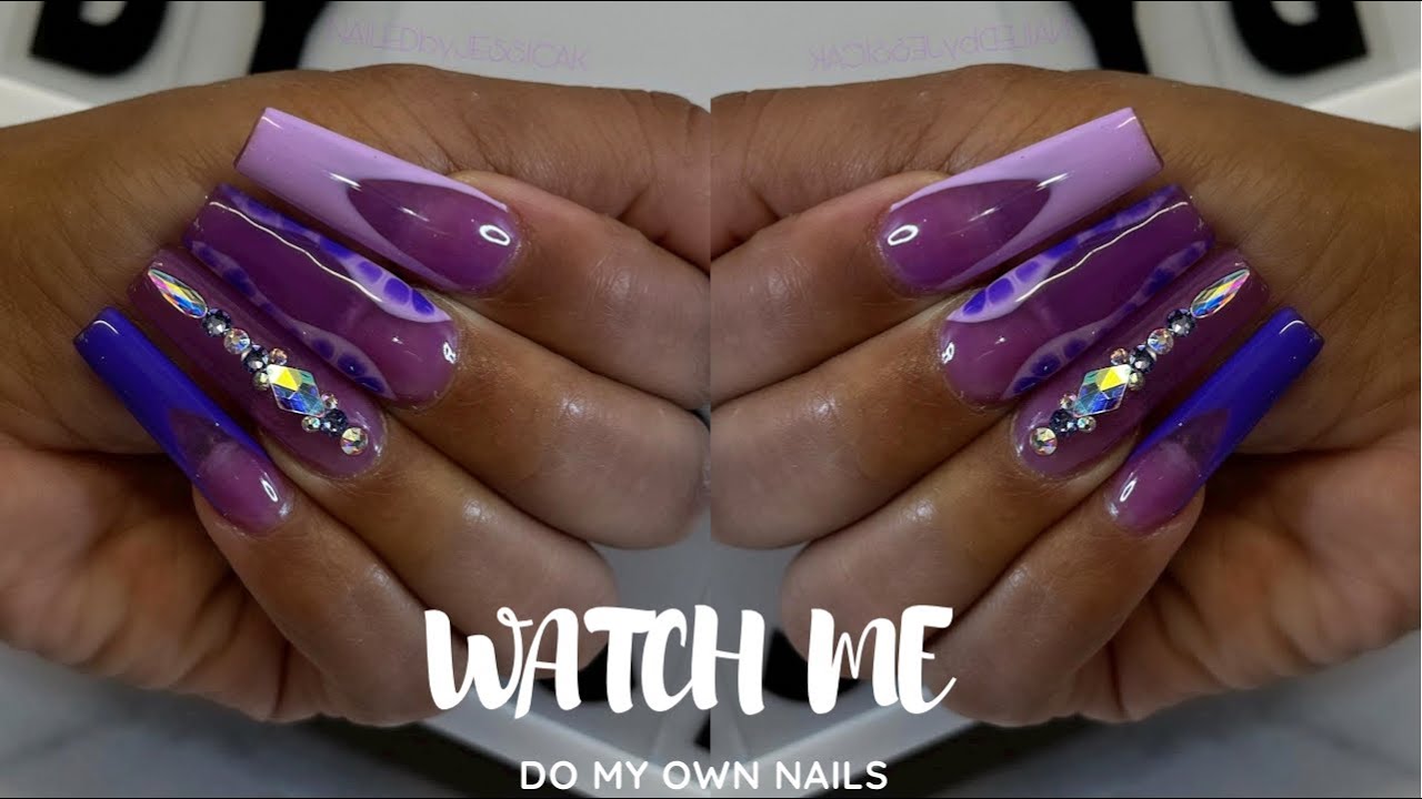 Doing my own nails 💅🏽