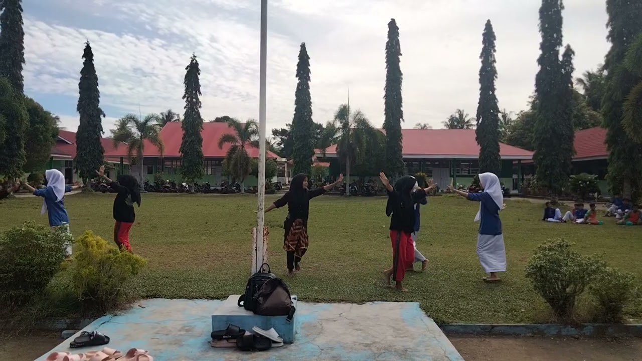 Penampilan Tari Kreasi SMPN 1 Ulakan Tapakis Tahun 2025 dalam rangka menyemarakkan HUT RI Ke-80