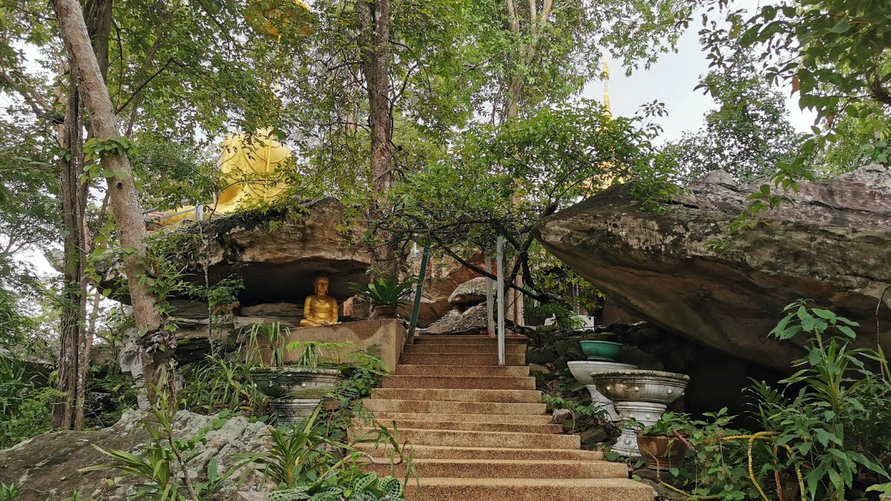 วัดภูสามสวรรค์ บ้านเสาธงชัย ตำบลเสาธงชัย อำเภอกันทรลักษ์ จังหวัดศรีสะเกษ หนึ่งในสาขาของวัดหนองป่าพง