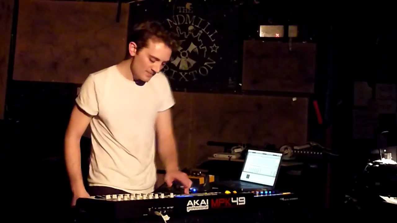 Polinski (Paul Wolinski) - Awaltzoflight - live @ The Windmill, Brixton 2011