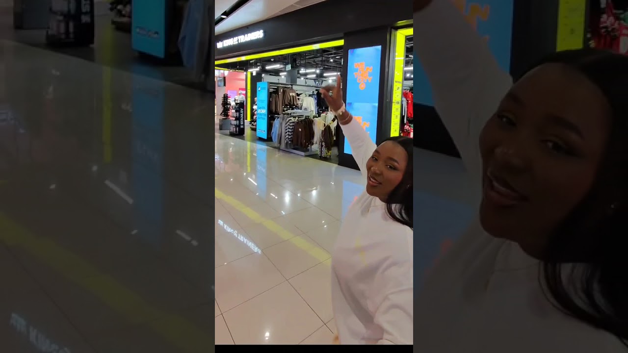 Мы познакомили двух нигерийских мамочек, возвращающихся домой в аэропорт Манчестера, чтобы они мо...