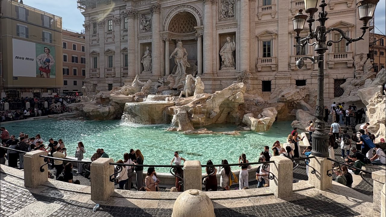 FONTANA DI TREVI MILHARES DE EUROS  JOGADOS AQUI TODOS OS DIAS, ROMA #fontanaditrevi #roma #italia