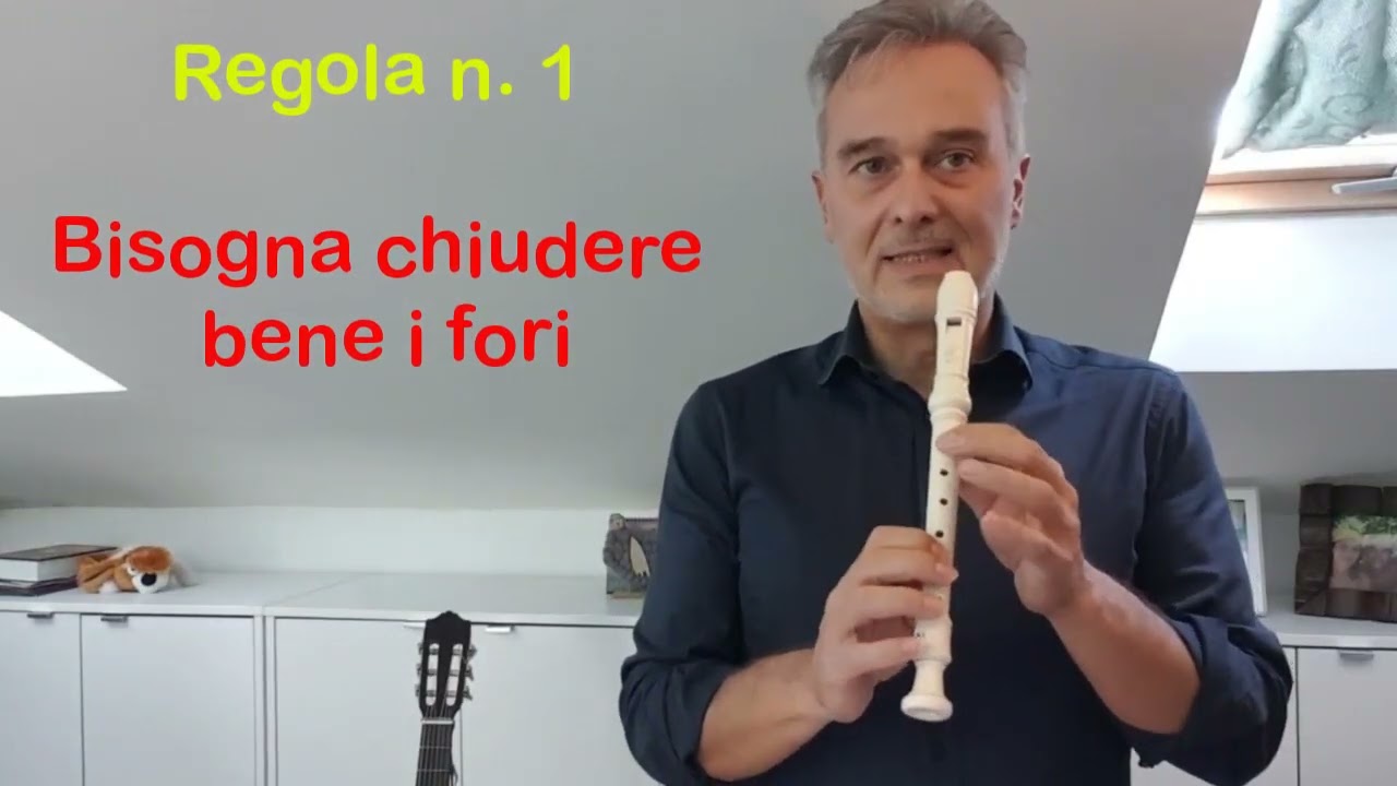 Come si tiene il flauto. Due regole: 1.Chiudere bene i fori. 2.Soffiare leggermente. Flauto dolce
