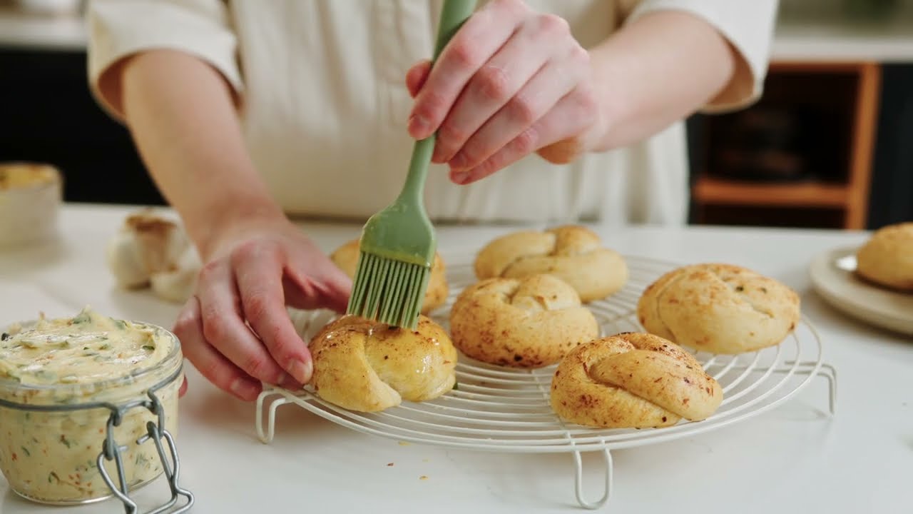 Panini con burro all'aglio | KitchenAid Italia