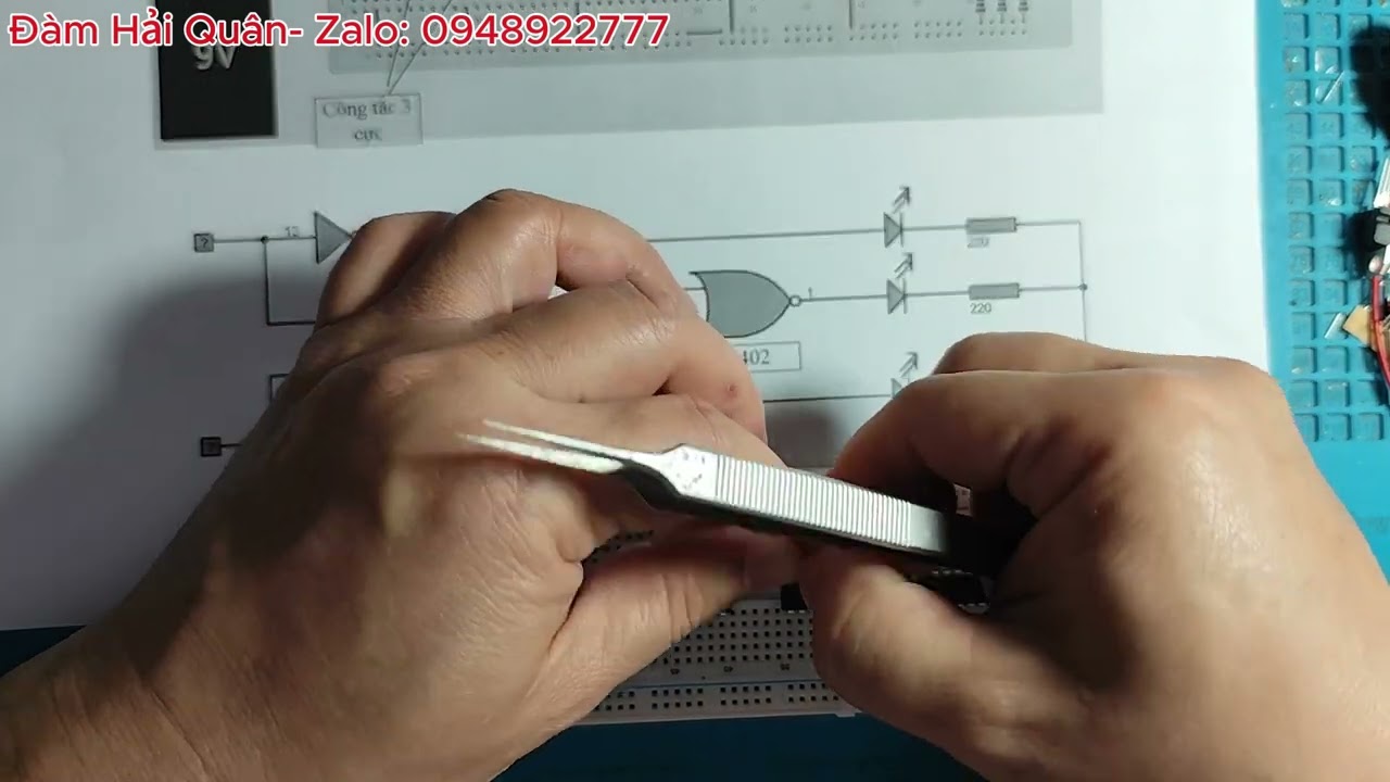 Hướng dẫn lắp r&aacute;p mạch so s&aacute;nh d&ugrave;ng cổng logic - B&agrave;i 23 s&aacute;ch C&aacute;nh diều