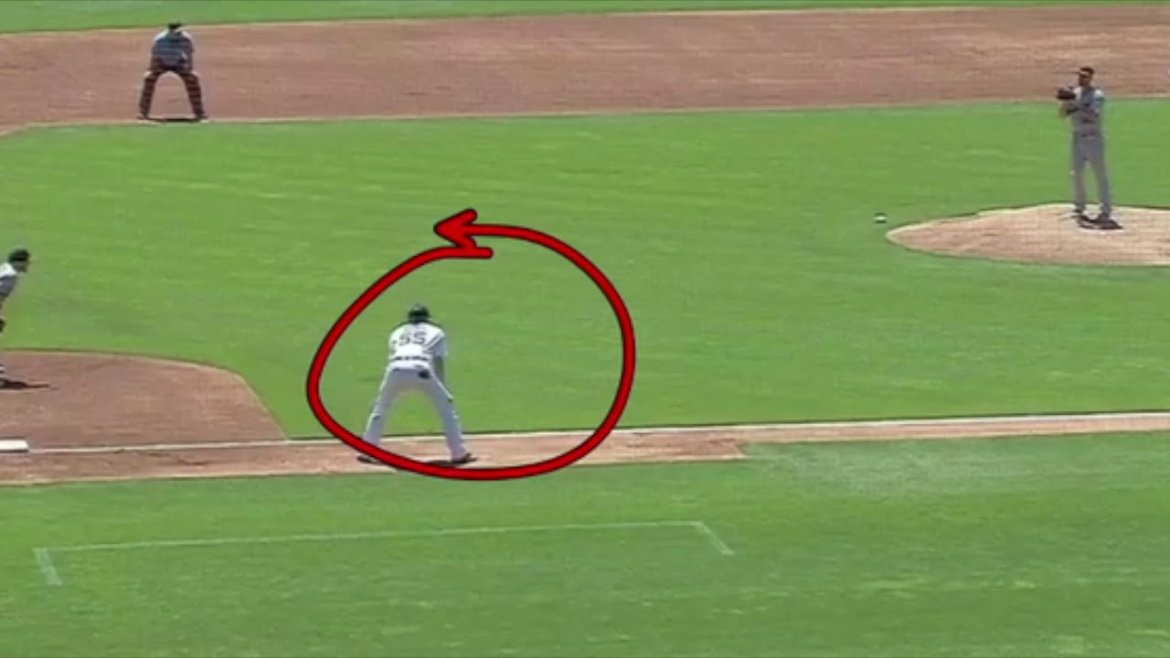 Как отстреливать бегунов на третьей базе!